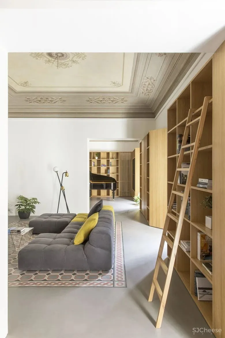 这座百年住宅不仅有精致的穹顶与复古的花砖,也拥有清爽利落的现代气息