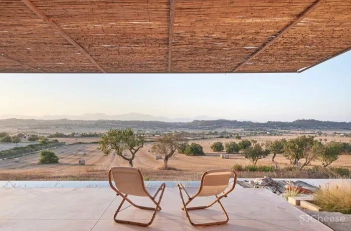 OHLAB-西班牙乡野里的复古电影屏幕!