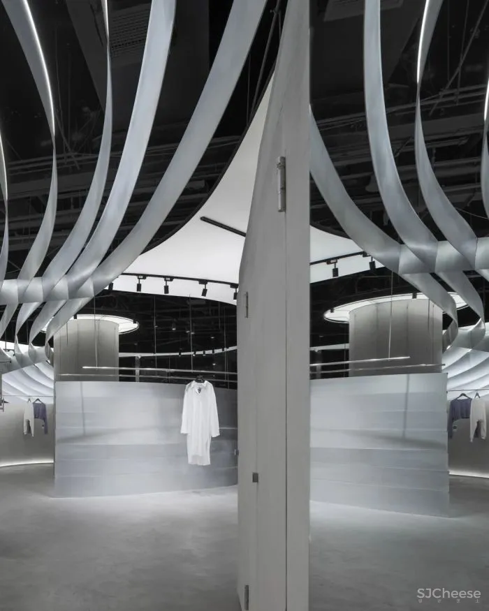 常凯生:莫比乌斯环形缠绕的新体验空间