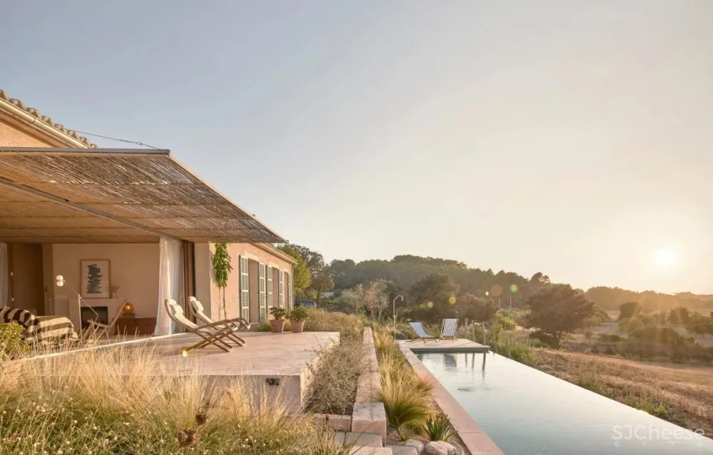 OHLAB-西班牙乡野里的复古电影屏幕!