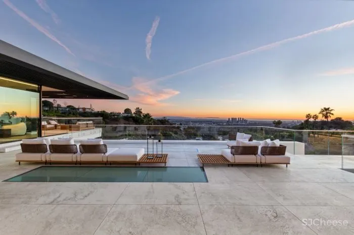 4.2亿比弗利山庄豪宅，1688㎡奢华内饰，光卫生间就14个！