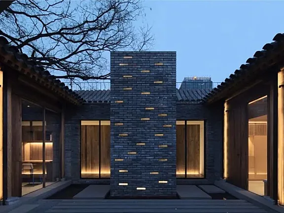 破旧大杂院改造成四合院民宿