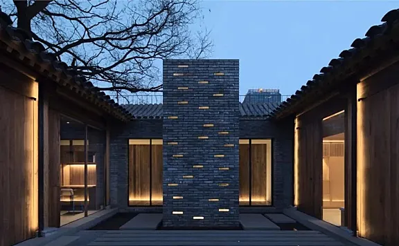 破旧大杂院改造成四合院民宿