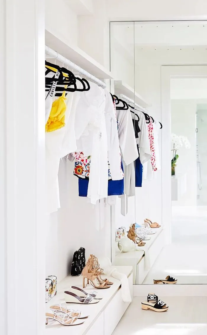 设计师用50种不同层次的白,打造了一个丰富的白色海滨别墅