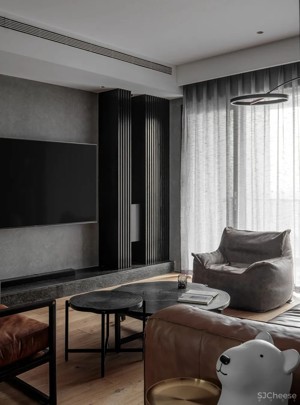 境壹设计丨 暗调咖啡,130㎡奢享一人居