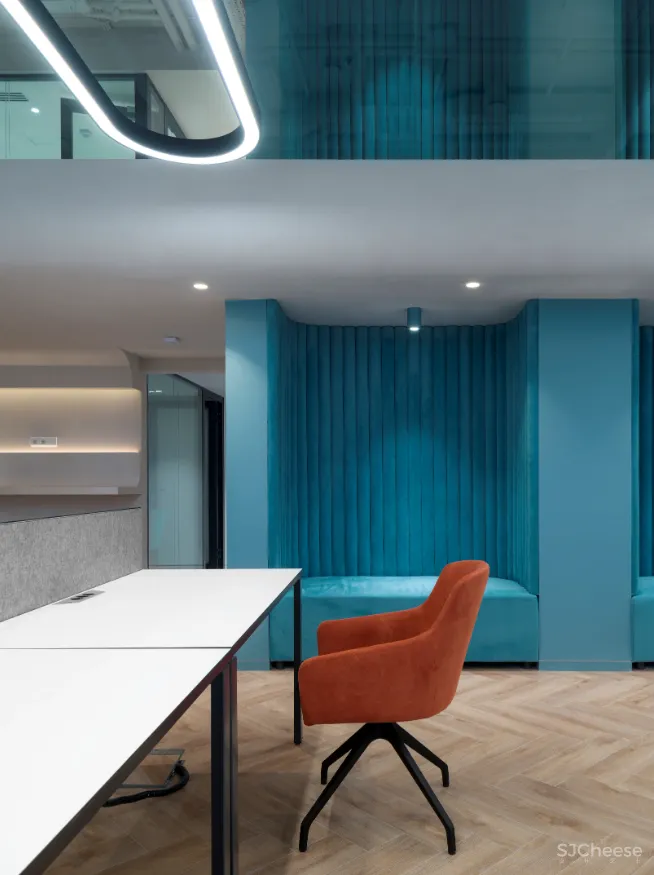 在办公室就能体验登陆太空，竟然有点炫酷！996也能愉快工作了？