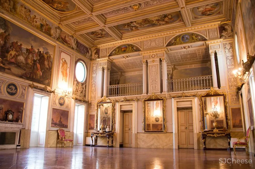 苹果最新旗舰店开幕!Foster Partners 爆改百年宫殿,刷新零售空间逼格