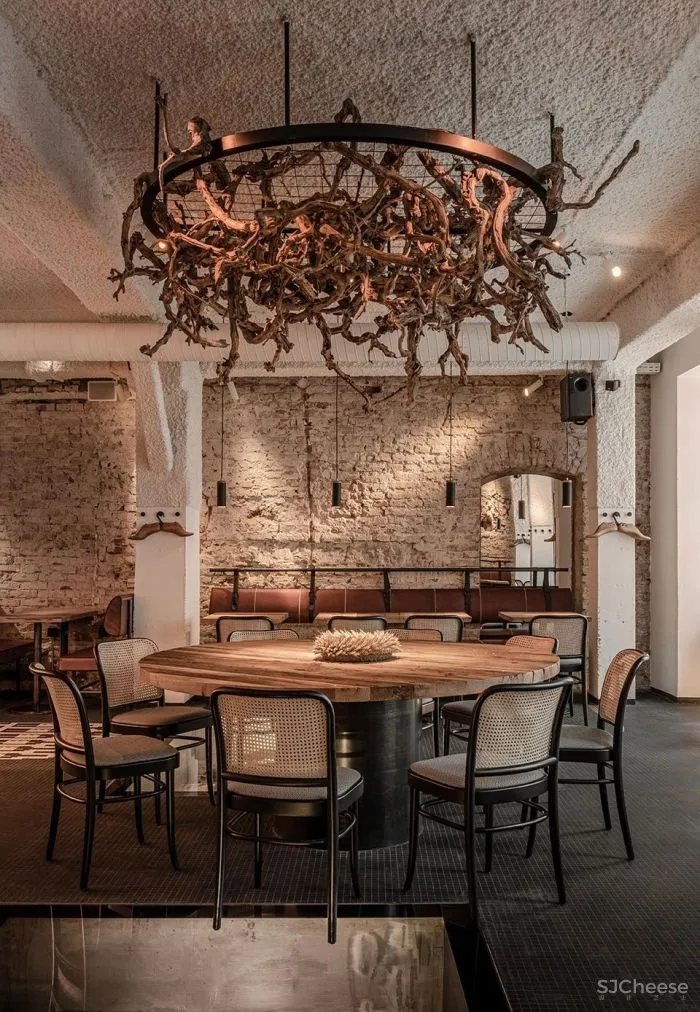 乌克兰历史中心的疯狂酒馆,六个楼层汇集了五家不同风格的酒吧及餐厅 YOD design Lab