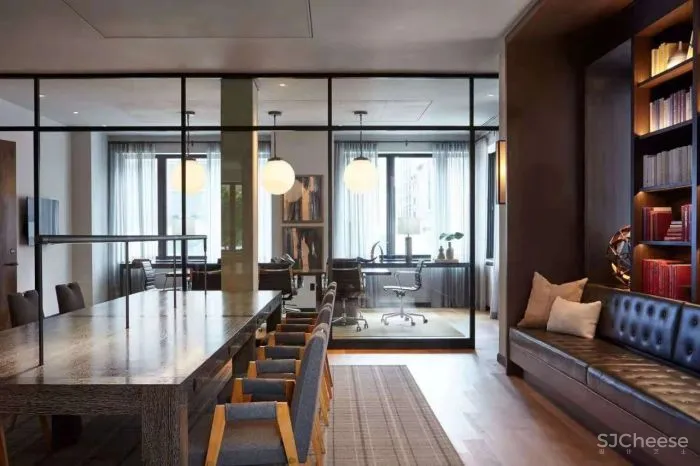 Kevin Dumais 低调奢华,一场来自中世纪的邂逅