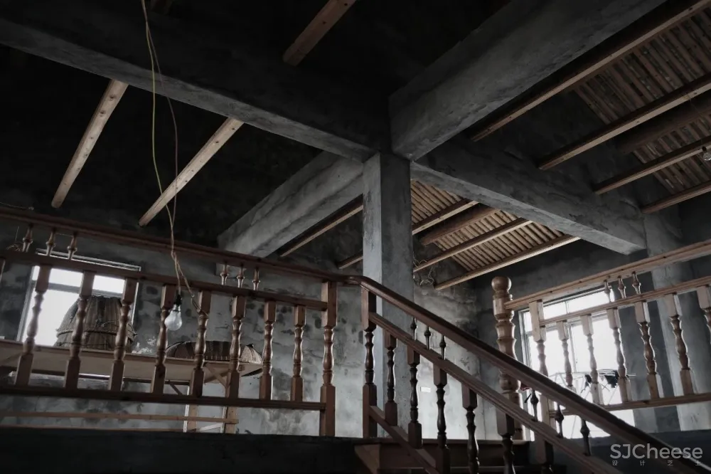 农村盖房又大又土?!建筑师只花15万爆改闲置顶楼,告诉你什么叫“全村的希望”!