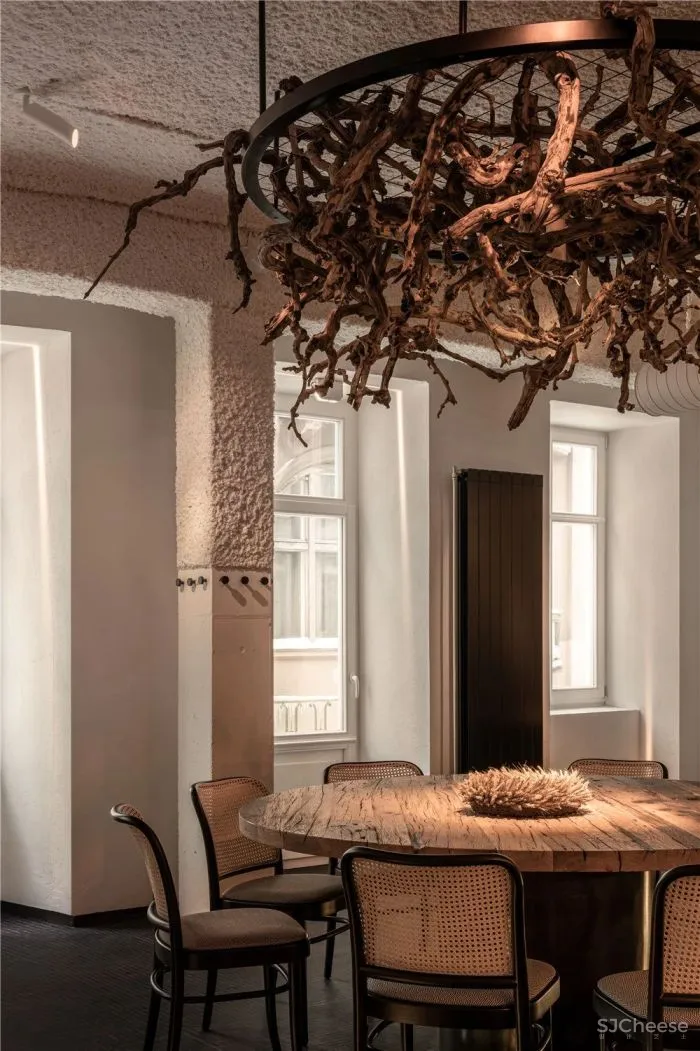 乌克兰历史中心的疯狂酒馆,六个楼层汇集了五家不同风格的酒吧及餐厅 YOD design Lab