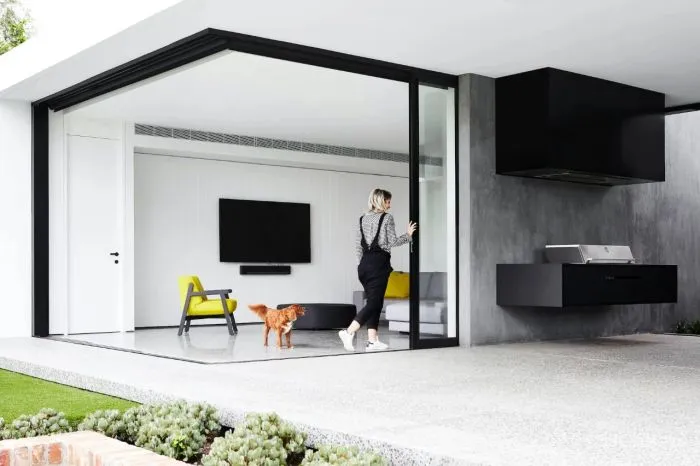 因为有了它,2000多平黑白灰的极简大宅,竟然没那么高冷了!