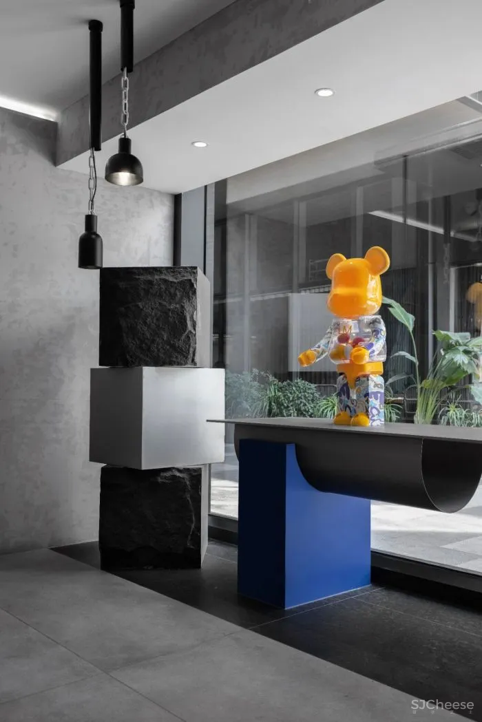 Topworks Lab×CREM@:潮玩运输计划