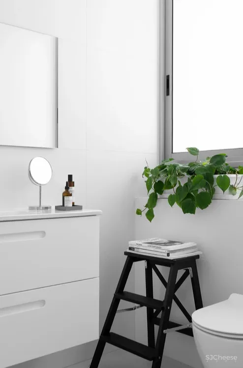 一间由储藏室改成的公寓,从拆除隔墙到色彩提亮,完全看不出曾经的拥挤黑暗