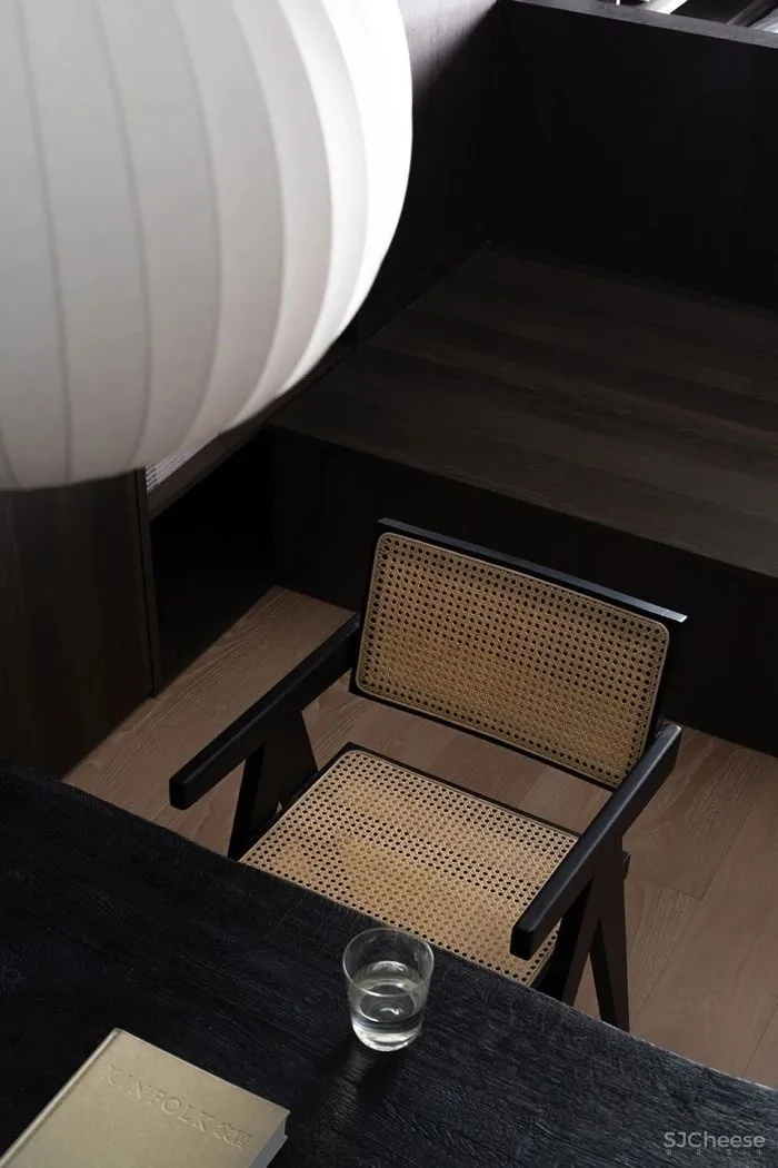 新作 塑造幽暗静谧的沉浸式住宅 一间静室 一点设计