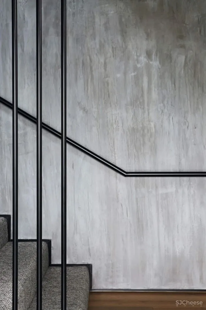 因为有了它,2000多平黑白灰的极简大宅,竟然没那么高冷了!