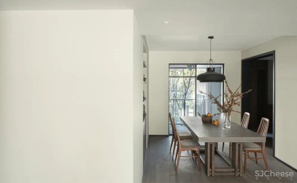 重庆146㎡三口之家,60w装成“赤贫风”,弧线、柚木、肌理,沉静而诗意!