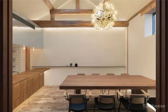 破旧大杂院改造成四合院民宿