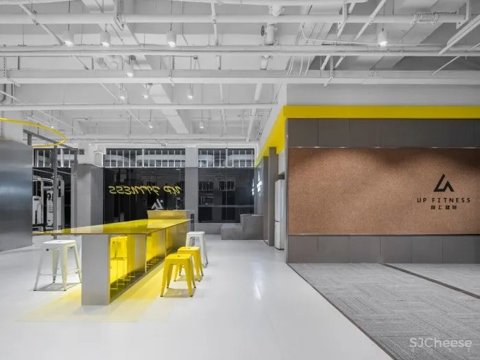 多维线条打造健身空间新体验