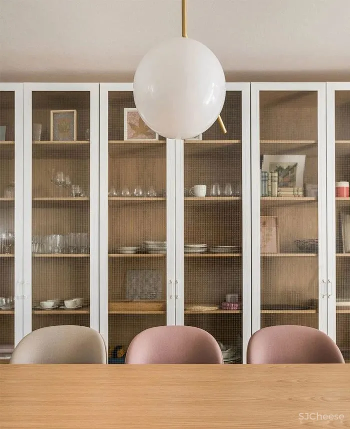 四室变一室,不仅十分和谐,还因为色彩的搭配变得灵动有趣