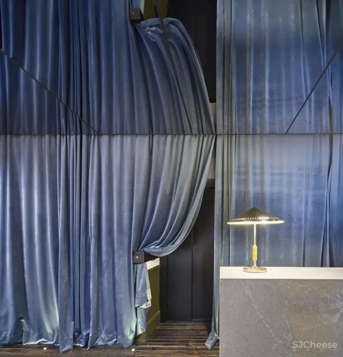 OHLAB-西班牙乡野里的复古电影屏幕!