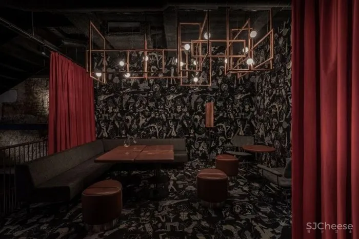 乌克兰历史中心的疯狂酒馆,六个楼层汇集了五家不同风格的酒吧及餐厅 YOD design Lab