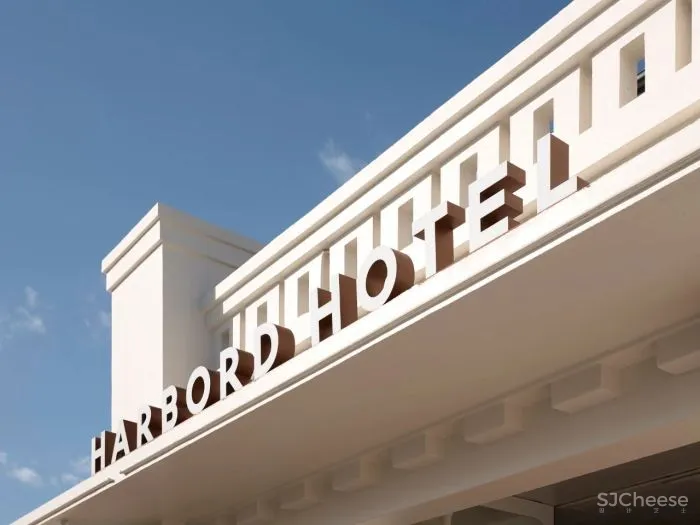 HARBORD HOTEL RENOVATION BY ALEXANDER - CO.