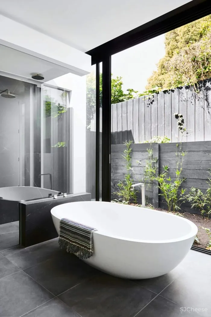 因为有了它,2000多平黑白灰的极简大宅,竟然没那么高冷了!