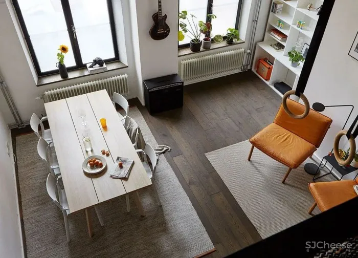 一位女性音乐家在斯德哥尔摩的夹层阁楼公寓（64平方米）