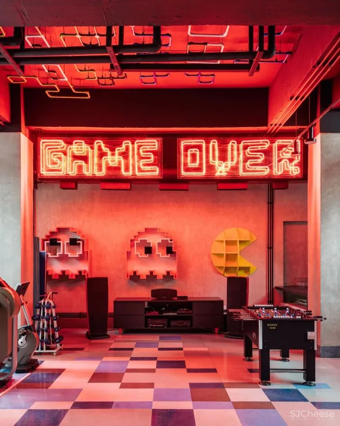 混合文化对冲的公寓,碰撞出鲜艳的艺术美感!