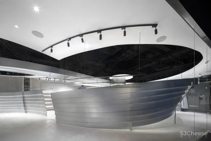 常凯生:莫比乌斯环形缠绕的新体验空间