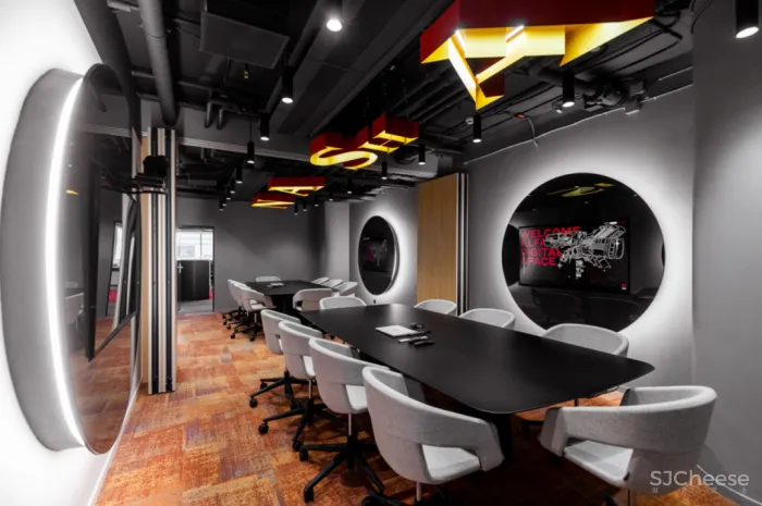 在办公室就能体验登陆太空，竟然有点炫酷！996也能愉快工作了？