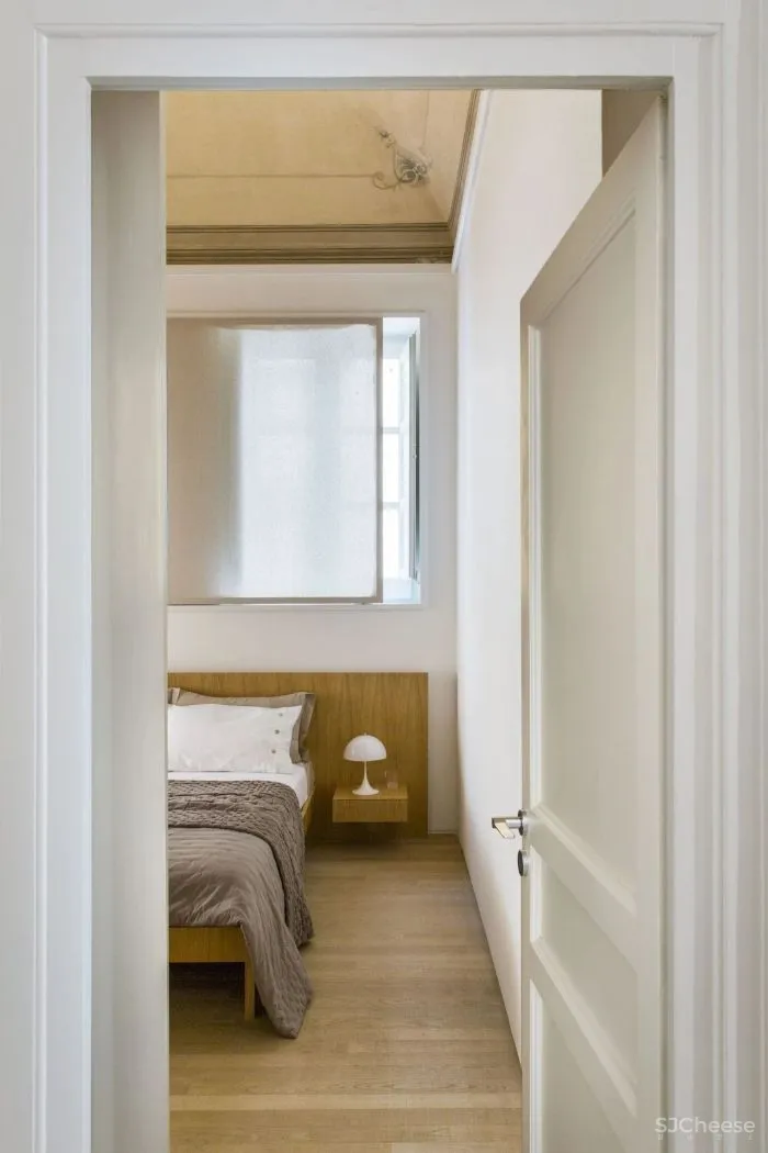 这座百年住宅不仅有精致的穹顶与复古的花砖,也拥有清爽利落的现代气息