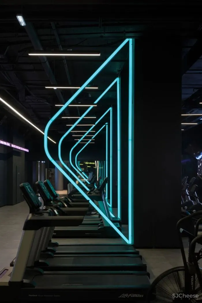 运动的不同维度 莫斯科Kometa Black健身俱乐部