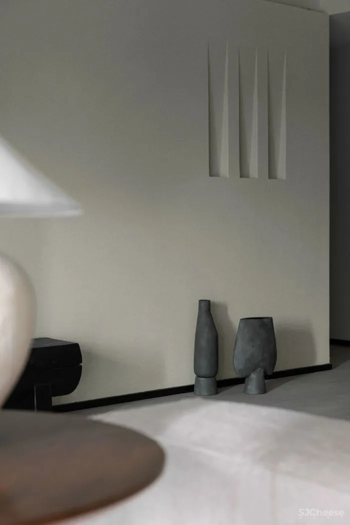 重庆146㎡三口之家,60w装成“赤贫风”,弧线、柚木、肌理,沉静而诗意!