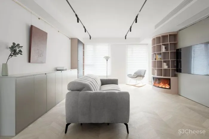 惊奇!他们在房中央造了个圆柱书架,折叠门 壁炉,串联起120㎡温暖通透家