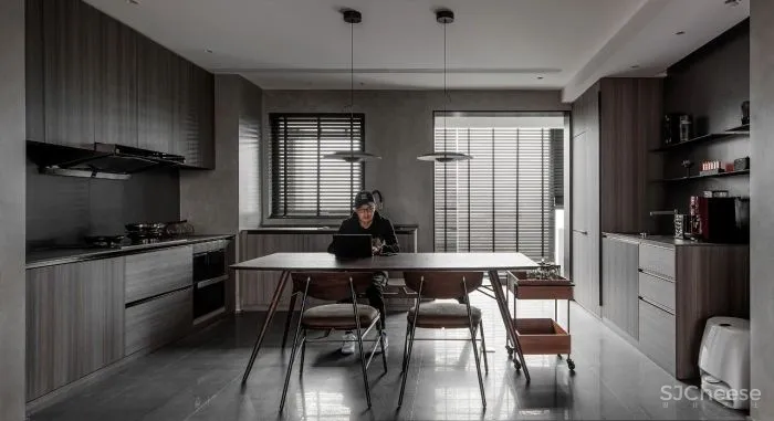 境壹设计丨 暗调咖啡,130㎡奢享一人居