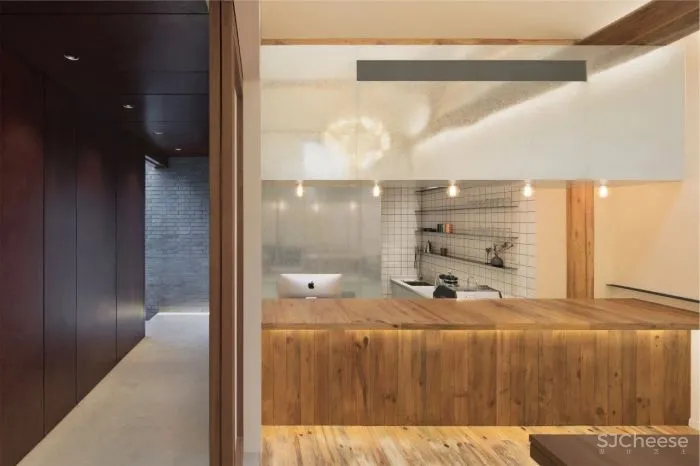 破旧大杂院改造成四合院民宿