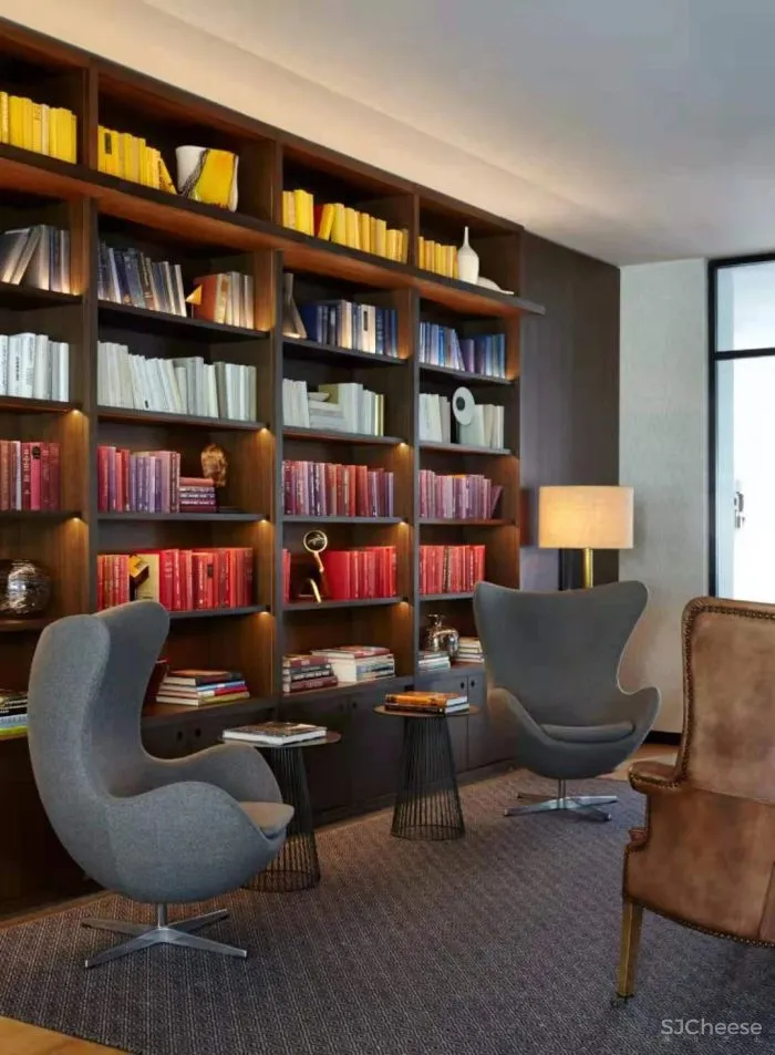 Kevin Dumais 低调奢华,一场来自中世纪的邂逅