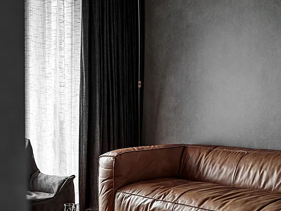 境壹设计丨 暗调咖啡,130㎡奢享一人居