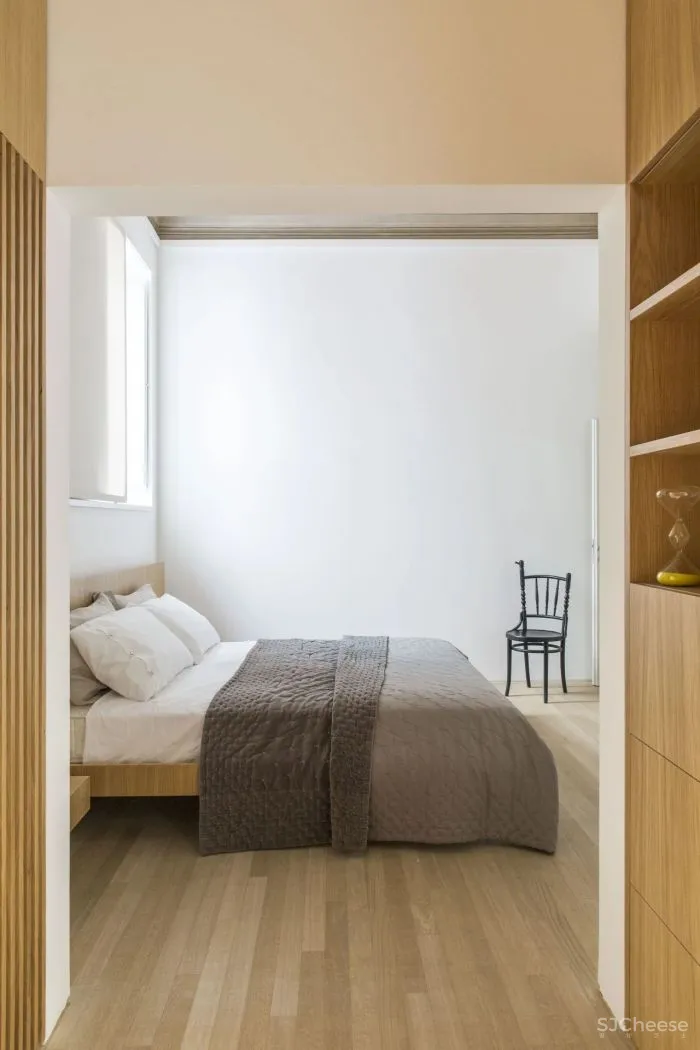 这座百年住宅不仅有精致的穹顶与复古的花砖,也拥有清爽利落的现代气息