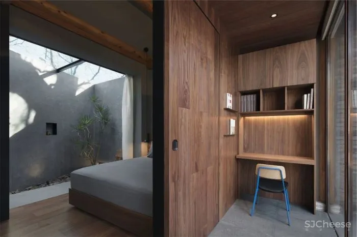 破旧大杂院改造成四合院民宿