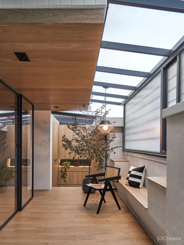 一座光与绿植相依的城市別苑,一座孩童与植物共生,学习感知四季转移的小苑