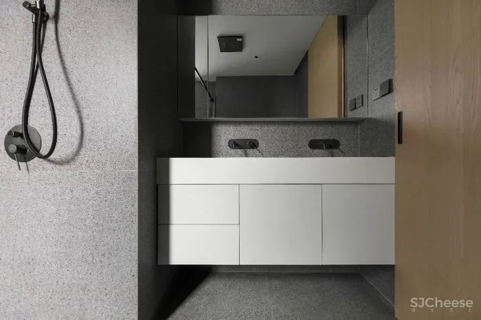 130㎡禅意居所,竖百叶与原木太美了!