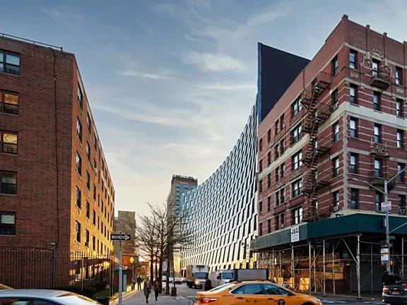 BIG新作 缓缓倾斜的立面 The Smile多功能住宅楼