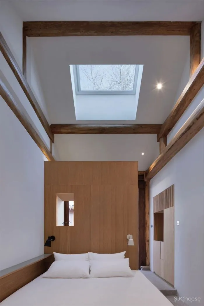 破旧大杂院改造成四合院民宿