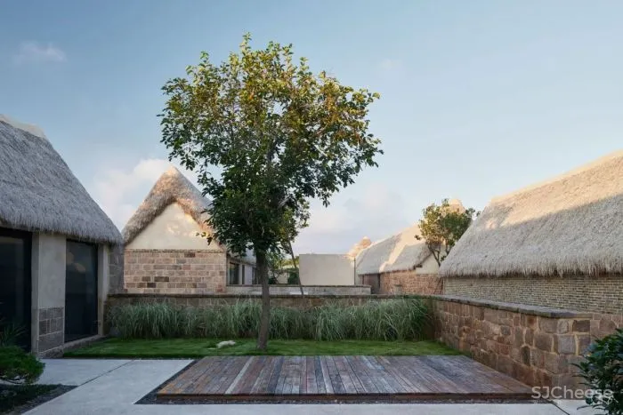 新作 海草房村落的保护与再生:海草湾养生度假村改造设计 灰空间建筑事务所