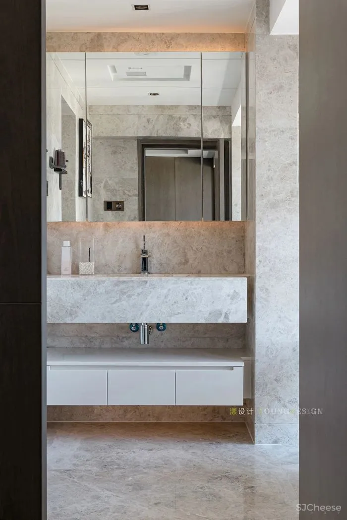 160㎡现代，深色端庄空间，简约舒适家具，营造出成熟稳重气质