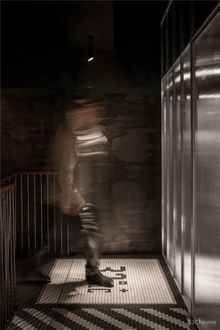 乌克兰历史中心的疯狂酒馆,六个楼层汇集了五家不同风格的酒吧及餐厅 YOD design Lab