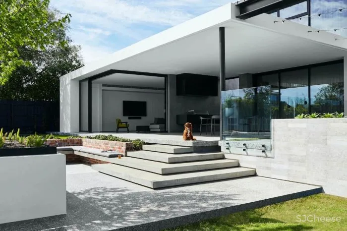 因为有了它,2000多平黑白灰的极简大宅,竟然没那么高冷了!